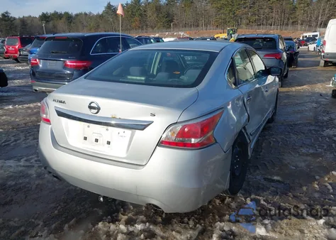 2015 Nissan Altima 2.5 S z USA, uszkodzony, nr VIN 1N4AL3AP4FC153860